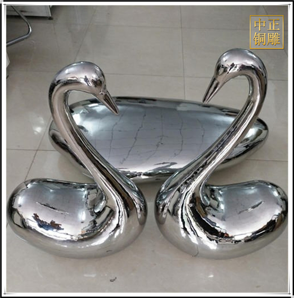 廠(chǎng)家供應(yīng)天鵝雕塑.jpg